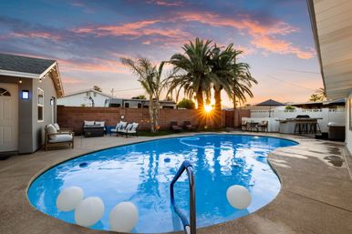 Mulberry Lane Escape: Pool, Hot Tub & Fire Pit image 1