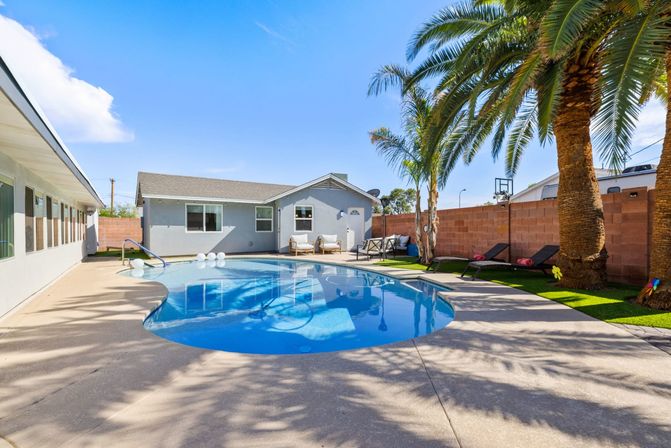 Mulberry Lane Escape: Pool, Hot Tub & Fire Pit image 17