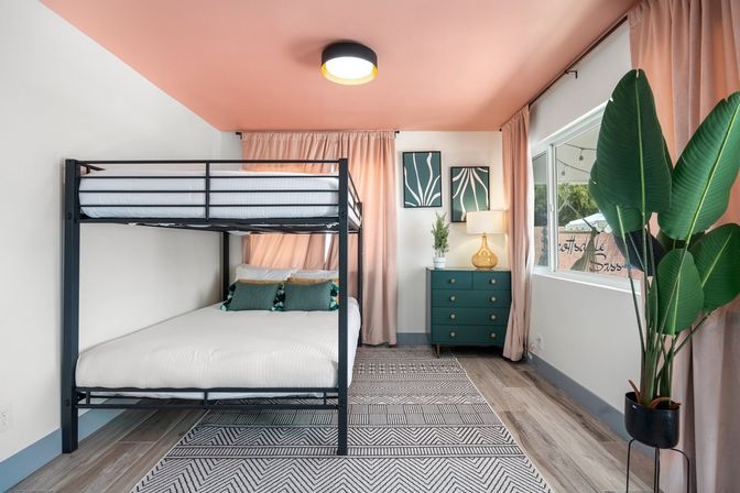 Scottsdale Sass: Outdoor Kitchen, Huge Dining Area, Heated Pool, Hot Tub, Yoga Yard + 4 Min to Old Town image 10