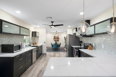 Scottsdale Sass: Outdoor Kitchen, Huge Dining Area, Heated Pool, Hot Tub, Yoga Yard + 4 Min to Old Town image 8