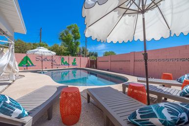 Scottsdale Sass: Outdoor Kitchen, Huge Dining Area, Heated Pool, Hot Tub, Yoga Yard + 4 Min to Old Town image 4