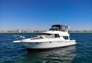 Luxury Yacht Charter in Marina del Rey image 10