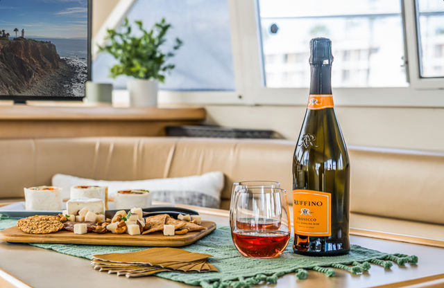 Luxury Yacht Charter in Marina del Rey image 4