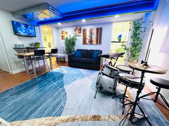Sunnyside Compound: Features Game Room, Hot Tub & 420-Friendly image 11