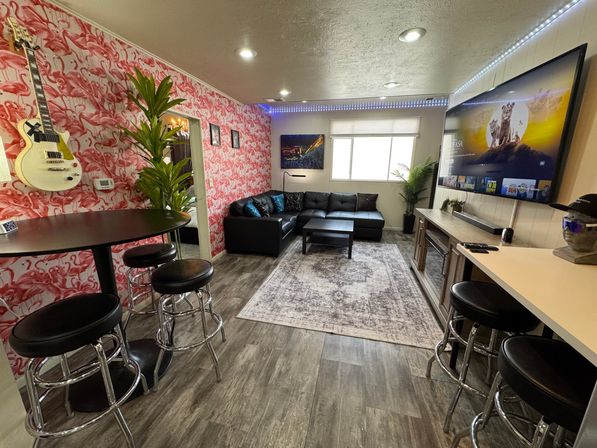 Sunnyside Compound: Features Game Room, Hot Tub & 420-Friendly image 12