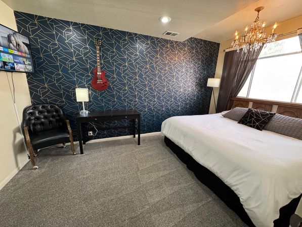 Sunnyside Compound: Features Game Room, Hot Tub & 420-Friendly image 9