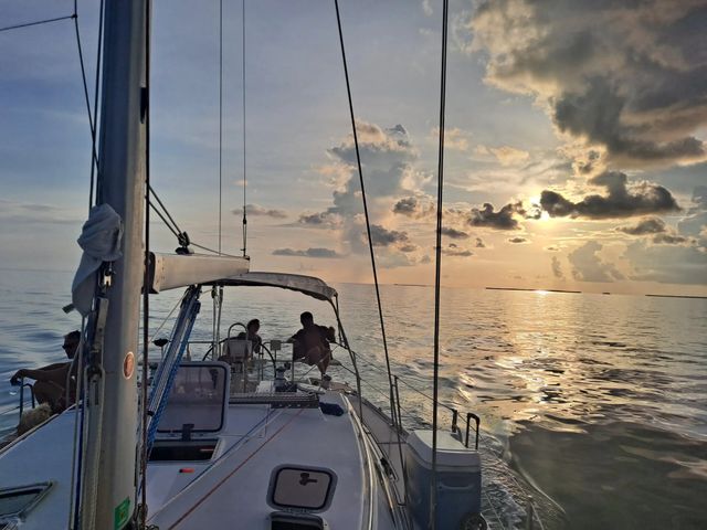 Private Luxury Daytime Sailing Excursion image 4