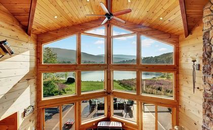 Hunter Chalet: Lakefront Luxury in the Catskill Mountains image 5