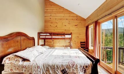 Hunter Chalet: Lakefront Luxury in the Catskill Mountains image 11