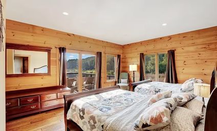 Hunter Chalet: Lakefront Luxury in the Catskill Mountains image 14