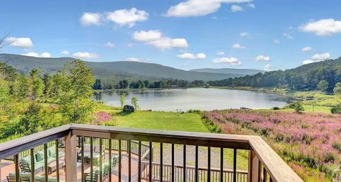 Hunter Chalet: Lakefront Luxury in the Catskill Mountains image 4