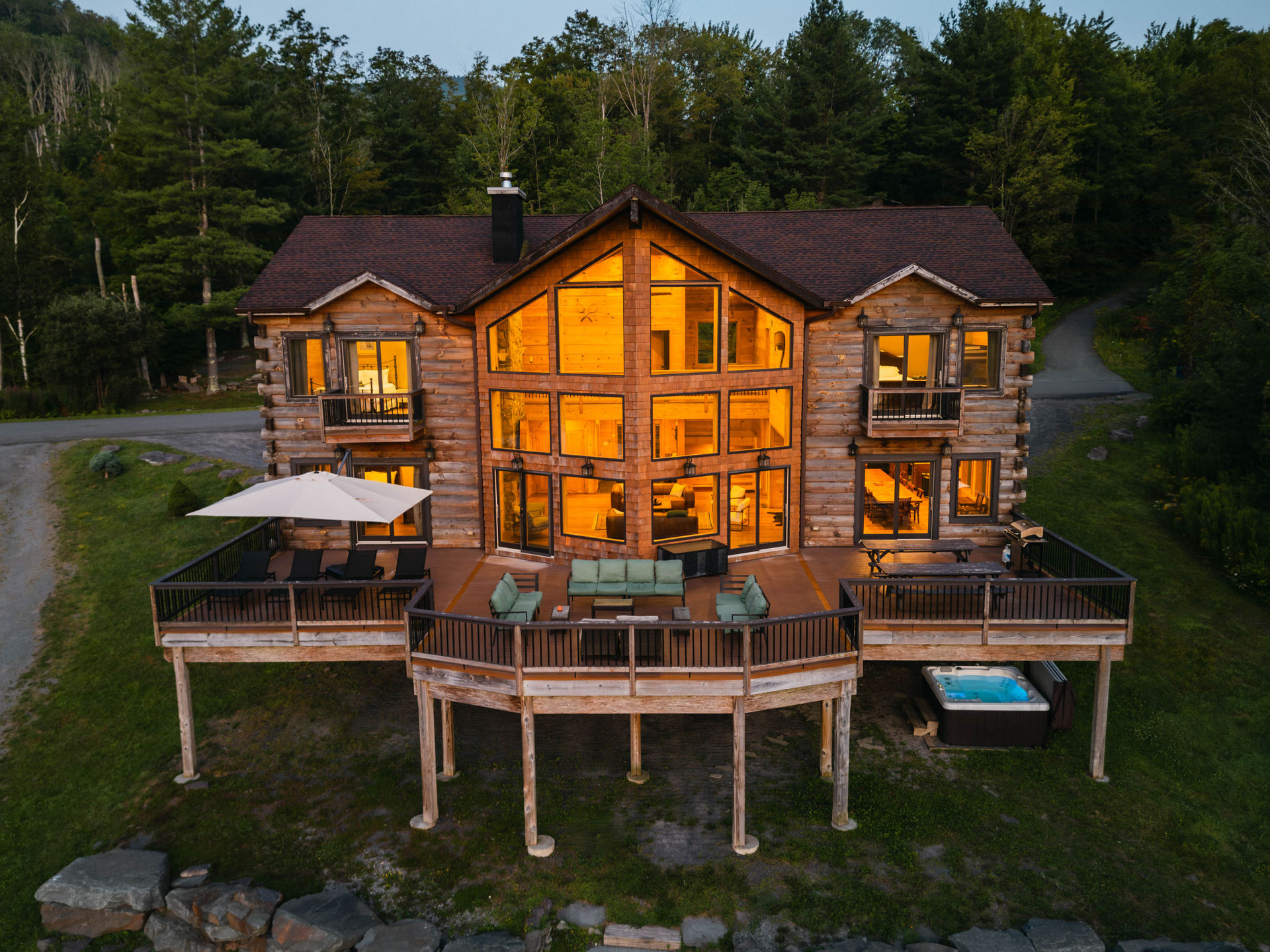 Hunter Chalet: Lakefront Luxury in the Catskill Mountains image 1
