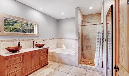 Hunter Chalet: Lakefront Luxury in the Catskill Mountains image 15