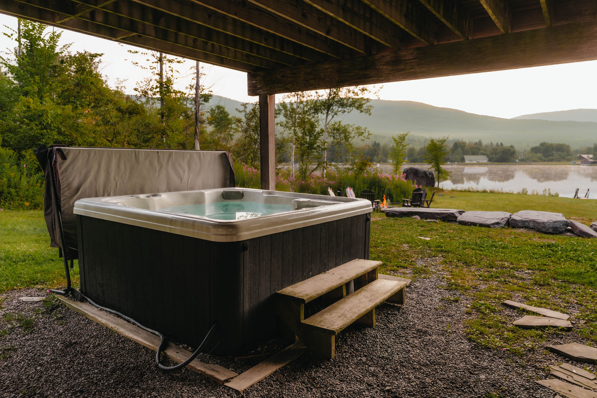 Hunter Chalet: Lakefront Luxury in the Catskill Mountains image 2