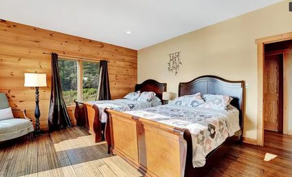 Hunter Chalet: Lakefront Luxury in the Catskill Mountains image 13