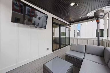 Casa Cielo: Jungle House Luxury Near the Short North image 1