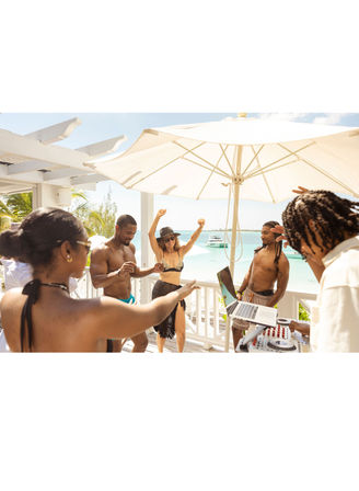 Private Yacht Cruise & Beach Day: Lunch & Drinks Included image 8