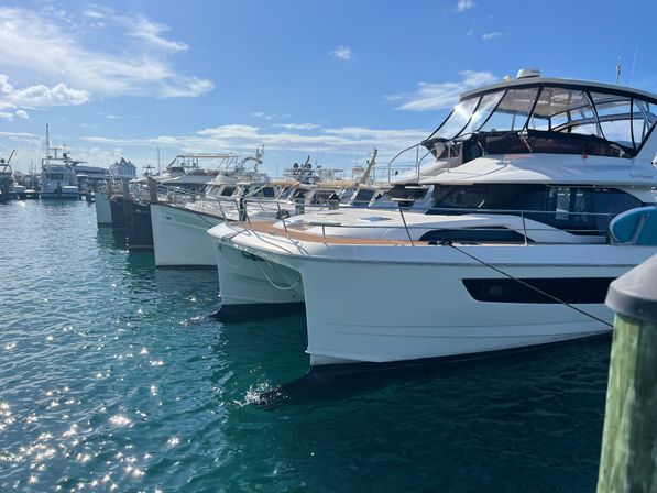 Private Yacht Cruise & Beach Day: Lunch & Drinks Included image 2
