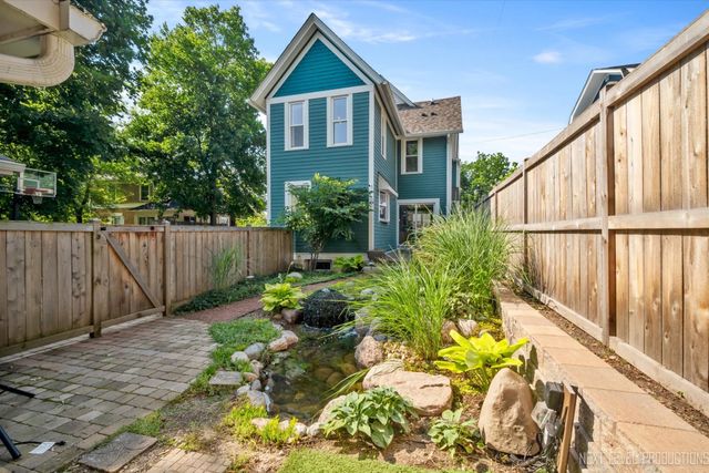 The Victorian Fox: Charming 5-Bedroom Historic Farmhouse image 3