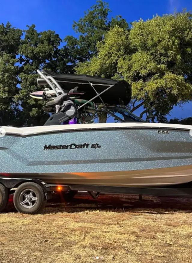 Blue Dream Boat Rentals: Surf, Chill & Play image 3