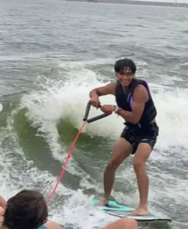 Blue Dream Boat Rentals: Surf, Chill & Play image 5