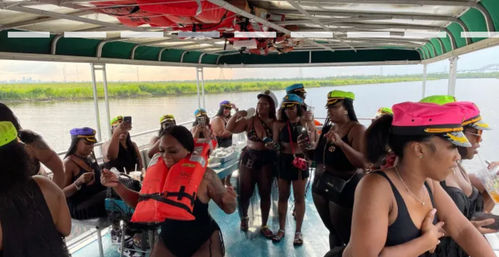 NOLA Bayou Bounce Boat Pontoon Ride image 8