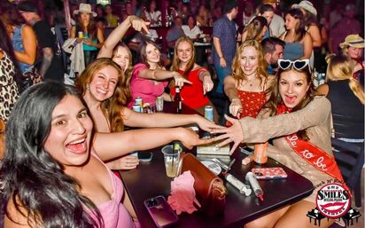 Savannah Smiles: Dueling Pianos, Lively Atmosphere & Friendly Staff image 26