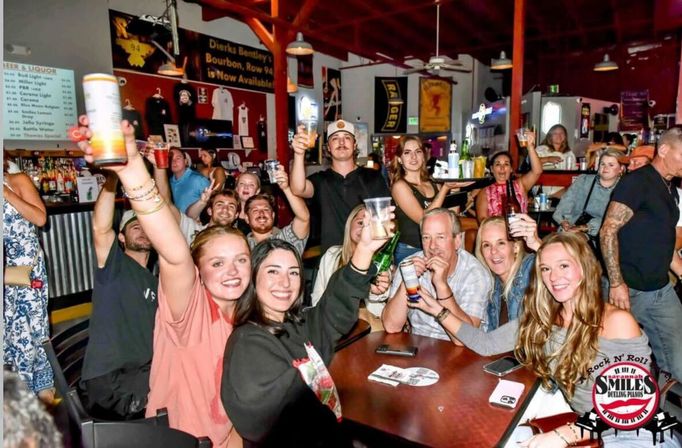 Savannah Smiles: Dueling Pianos, Lively Atmosphere & Friendly Staff image 24