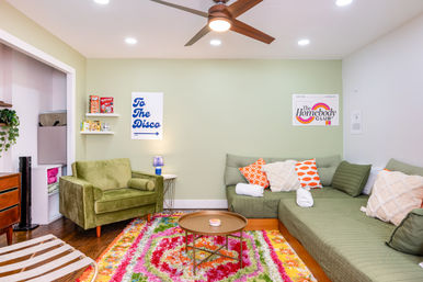 The Lucky Penny: Lincoln Park 3-Story Townhome & Rooftop Oasis image 7