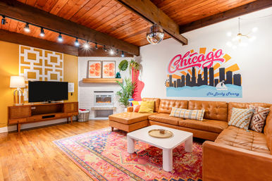 The Lucky Penny: Lincoln Park 3-Story Townhome & Rooftop Oasis image 1