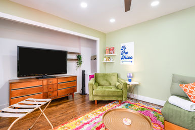 The Lucky Penny: Lincoln Park 3-Story Townhome & Rooftop Oasis image 9