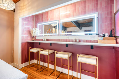 The Lucky Penny: Lincoln Park 3-Story Townhome & Rooftop Oasis image 2