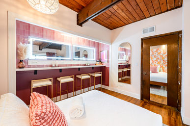 The Lucky Penny: Lincoln Park 3-Story Townhome & Rooftop Oasis image 17
