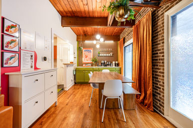 The Lucky Penny: Lincoln Park 3-Story Townhome & Rooftop Oasis image 40