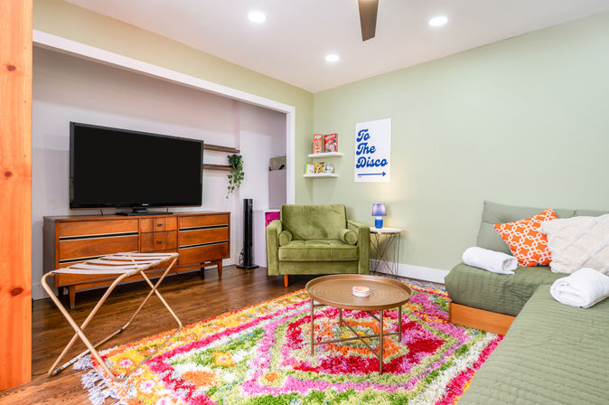 The Lucky Penny: Lincoln Park 3-Story Townhome & Rooftop Oasis image 14