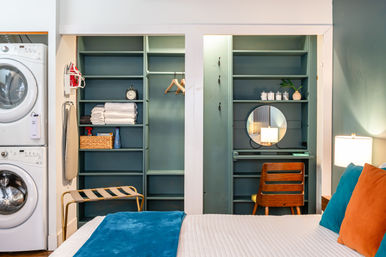 The Lucky Penny: Lincoln Park 3-Story Townhome & Rooftop Oasis image 21