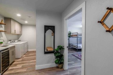 Trendy South Congress Retreat: 4 Bedrooms, Pool + Detached Casita image 12
