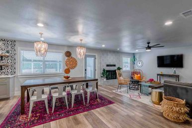 Trendy South Congress Retreat: 4 Bedrooms, Pool + Detached Casita image 4