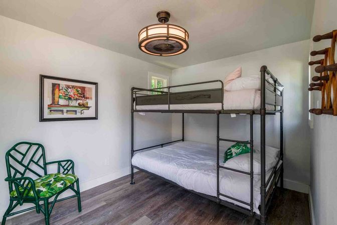 Trendy South Congress Retreat: 4 Bedrooms, Pool + Detached Casita image 10