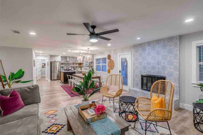 Trendy South Congress Retreat: 4 Bedrooms, Pool + Detached Casita image 3