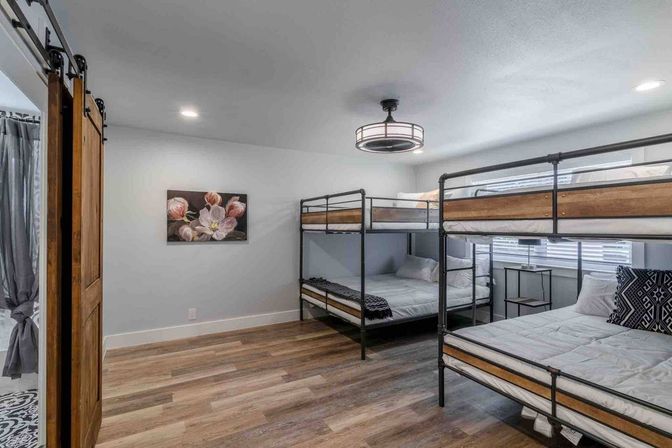 Trendy South Congress Retreat: 4 Bedrooms, Pool + Detached Casita image 20