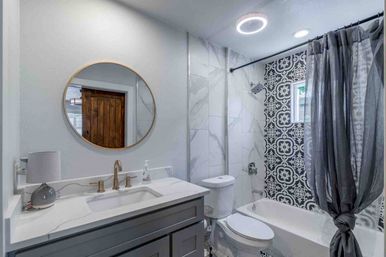 Trendy South Congress Retreat: 4 Bedrooms, Pool + Detached Casita image 15