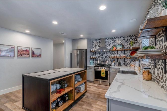 Trendy South Congress Retreat: 4 Bedrooms, Pool + Detached Casita image 16