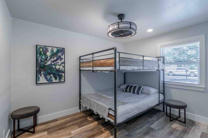Trendy South Congress Retreat: 4 Bedrooms, Pool + Detached Casita image 5
