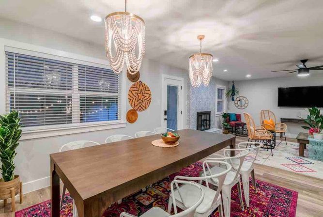 Trendy South Congress Retreat: 4 Bedrooms, Pool + Detached Casita image 2