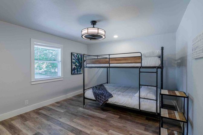Trendy South Congress Retreat: 4 Bedrooms, Pool + Detached Casita image 17