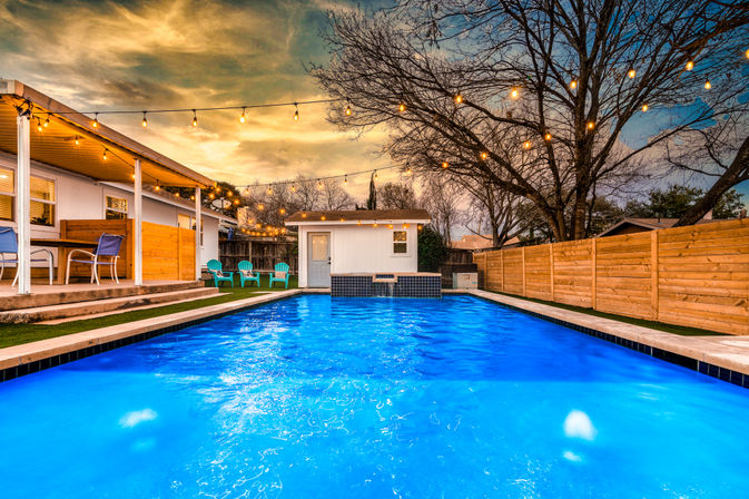 Trendy South Congress Retreat: 4 Bedrooms, Pool + Detached Casita image 26