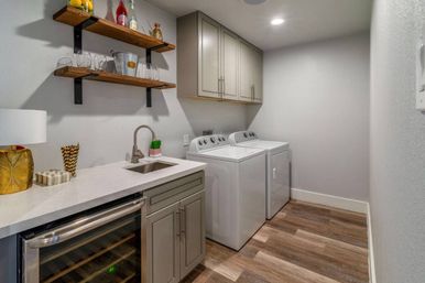 Trendy South Congress Retreat: 4 Bedrooms, Pool + Detached Casita image 18