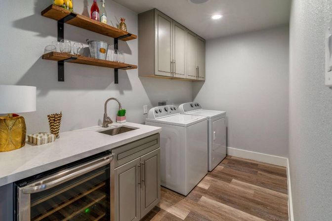Trendy South Congress Retreat: 4 Bedrooms, Pool + Detached Casita image 18