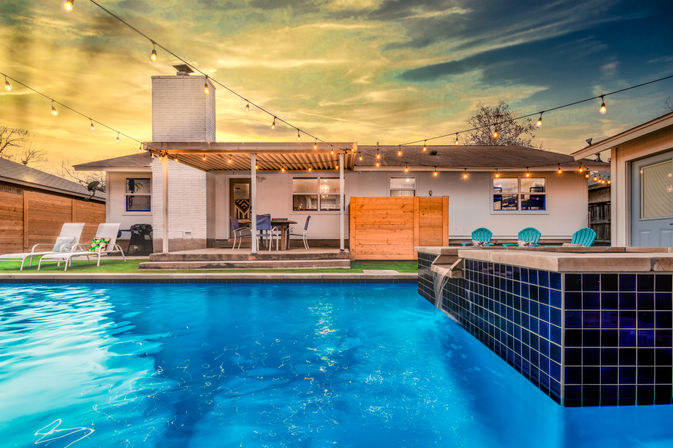 Trendy South Congress Retreat: 4 Bedrooms, Pool + Detached Casita image 25
